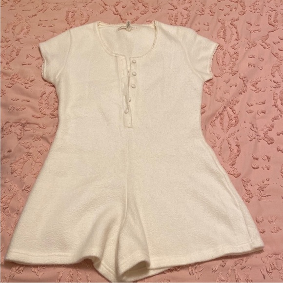 Victoria secrets sleep romper - Picture 1 of 4